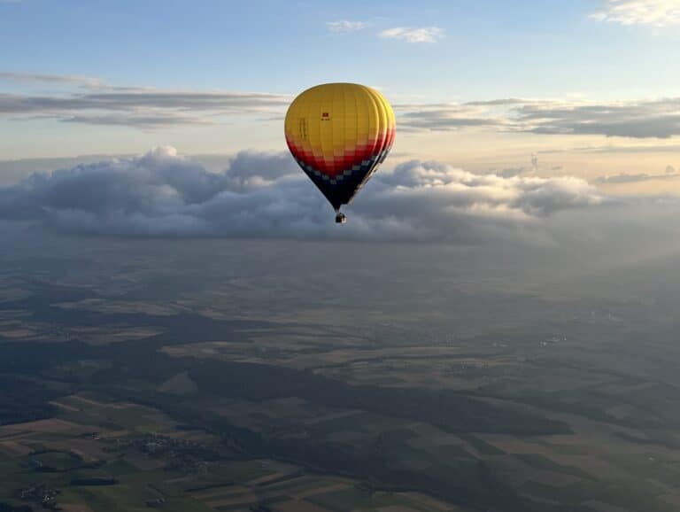 Top 10 outdoor activities to combine with a hot-air balloon flight in Switzerland - Image hero